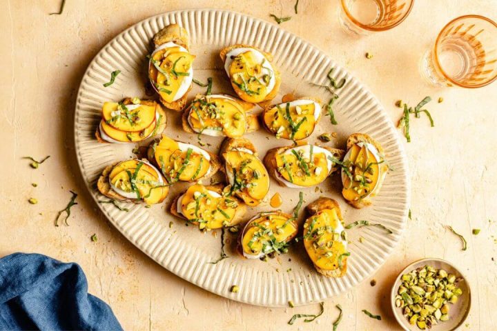 easy peach crostini appetizer recipe